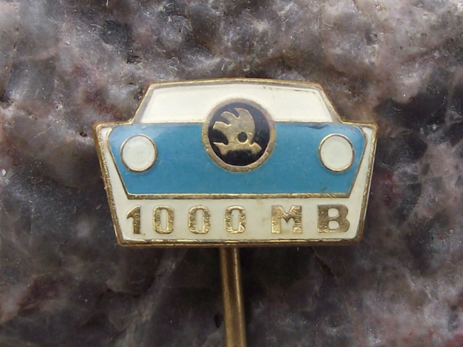 Vintage Skoda Company 1000MB Czech Family Car Pin Badge