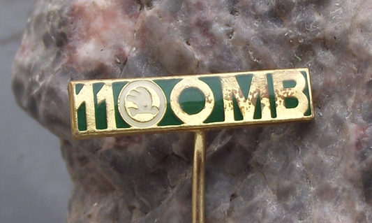 1966 Skoda Cars 1100MB Czech Family Car Advertising Pin Badge