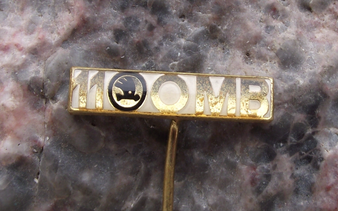 1966 Skoda Cars 1100MB Czech Family Car Advertising Pin Badge