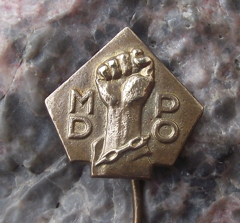 Vintage Holocaust Remembrance Day MDPO Human Hand Chained Prisoner Pin Badge