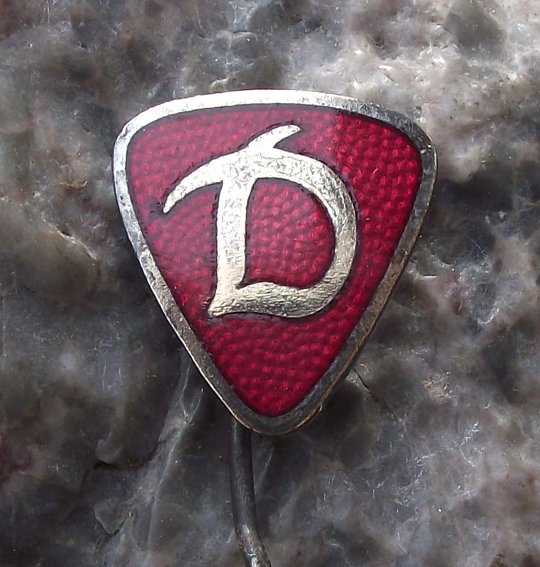 Vintage Dynamo Berlin Football Club Capital D Logo East German Pin Badge