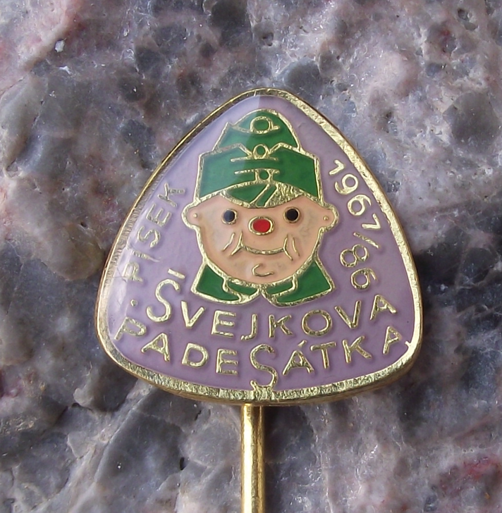 1986 Good Soldier Svejk Jaroslav Hasek Czech Novel Pisek 50km Walk Pin Badge