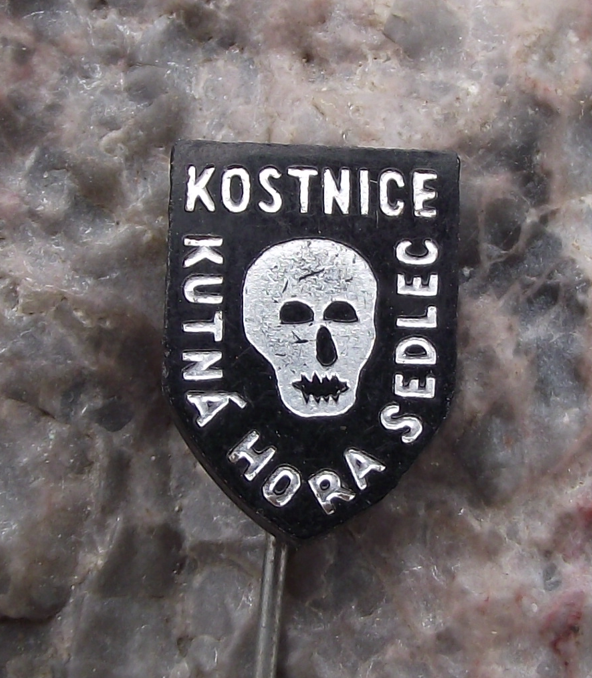Vintage Kostnice Sedlec Ossuary Bone Skeleton Church Skull Tourist Pin Badge
