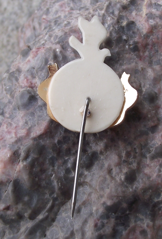 Vintage Soviet Union MUP Russian Dove over the Kremlin Peace Pin Badge - Badgecrazy