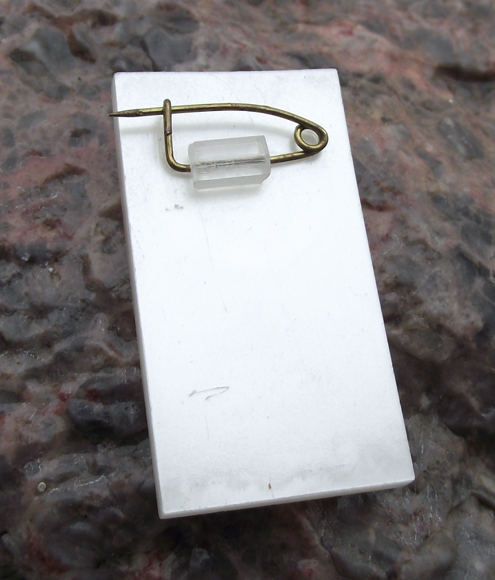 Vintage THE SEA DEPENDS ON THE HELMSMAN Slogan Mao China Pin Badge