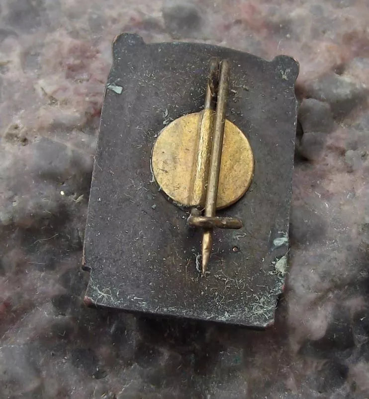 Vintage The Three Sisters Boutique Hotel Tallinn Estonia Kolm Ode Pin Badge