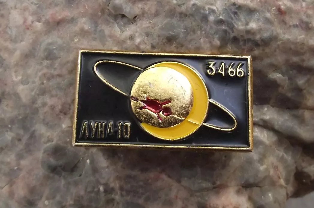 1966 Luna Lunik 10 Russian Soviet Moon Satellite Lunar Orbiter Space Pin Badge