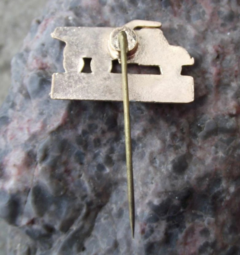 Vintage Tatra 138S1 Heavy Duty Commercial Construction Tipper Truck Pin Badge - Badgecrazy