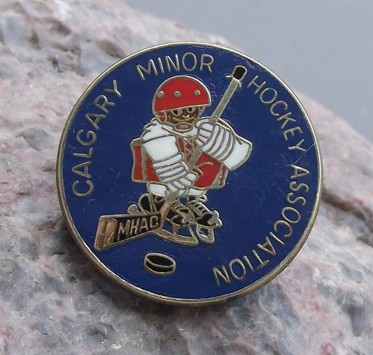 Vintage Calgary Ice Minor Hockey Association Beaver Canada Members Pin Badge