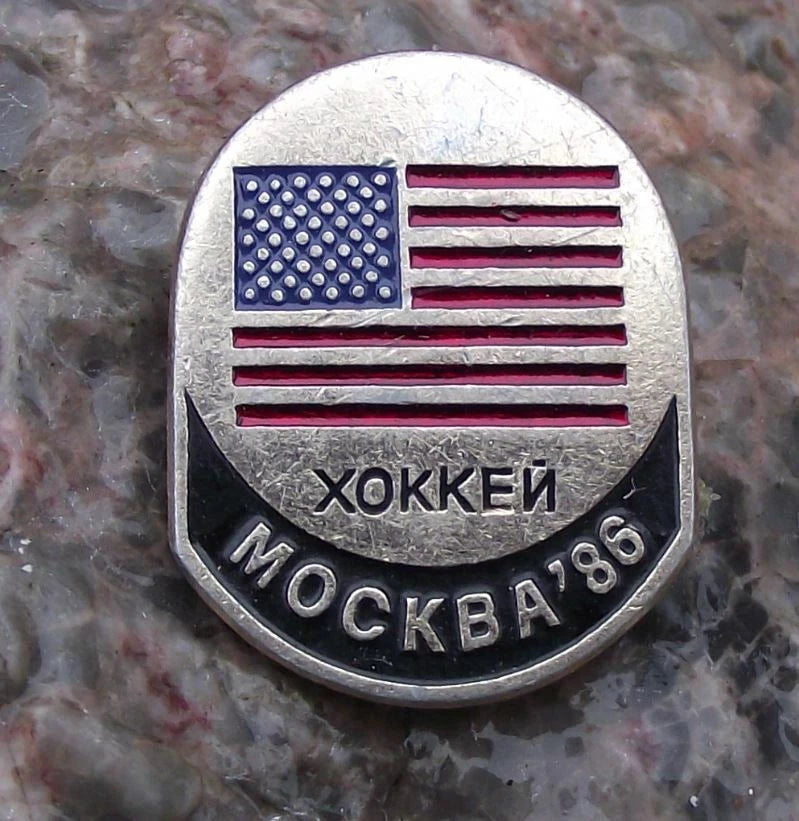 1986 Ice Hockey World Championships Soviet Union USA American Flag Pin Badge