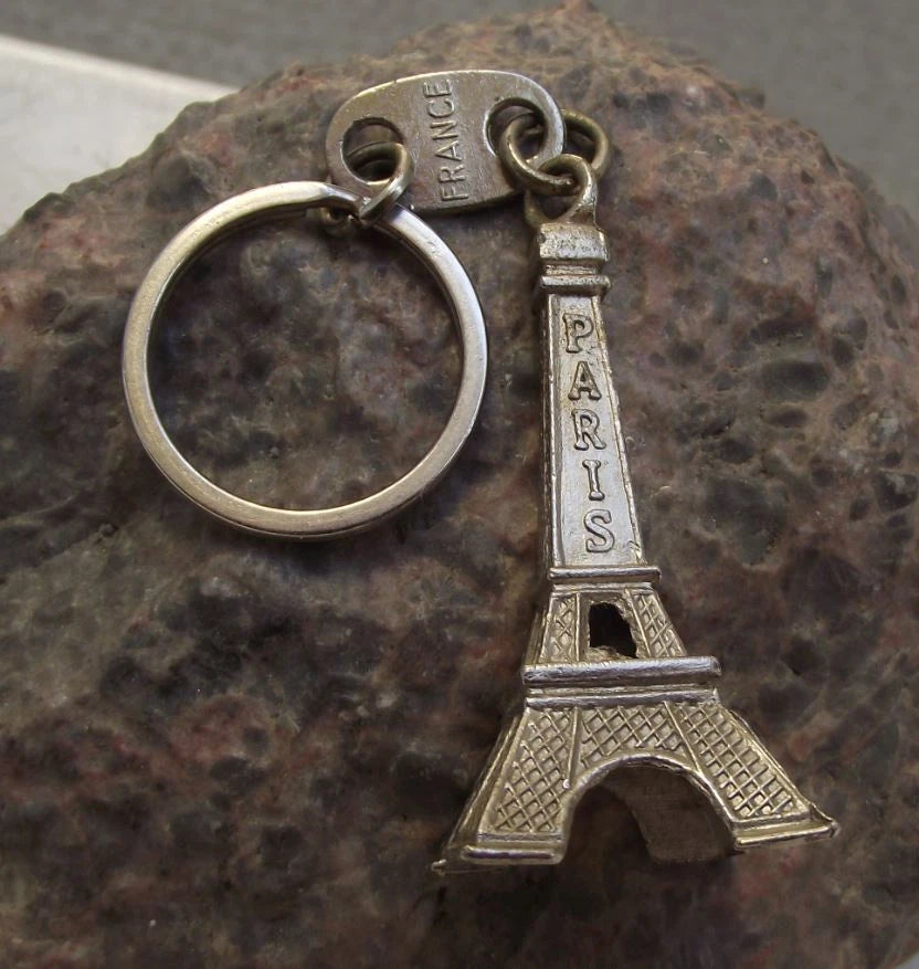 Vintage Eiffel Tower Paris France Monument Souvenier Metal Key Ring Keychain