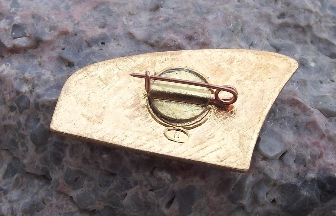 1960 UN United Nations Assembly NYC New York Khruschev Ship Baltika Pin Badge