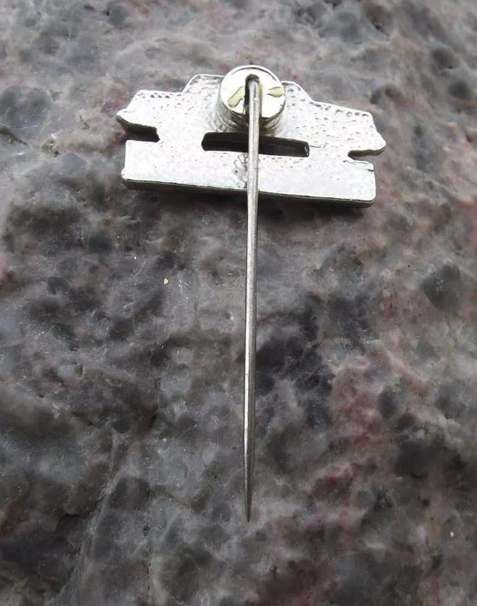 1964 Skoda Car Company Model 1000MB Veteran Auto Pin Badge
