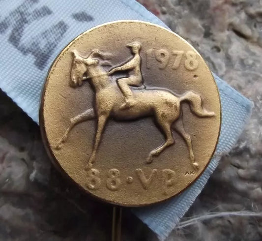 1978 State Race Course Horse Racing Parbubice Steeple Chase Pin Badge & Ribbon - Badgecrazy