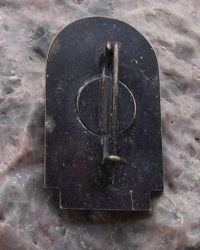 Vintage Tallinn Estonia Singing Drinking Man Brooch Souvenir Pin Badge