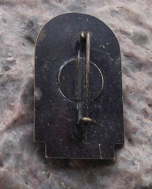 Vintage Tallinn Estonia Singing Drinking Man Brooch Souvenir Pin Badge - Badgecrazy