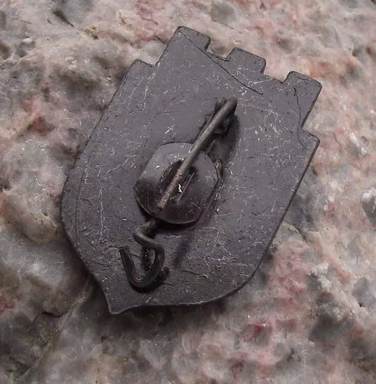 Vintage Romanian Hunting Fishing Association Hunedoara District Pin Badge