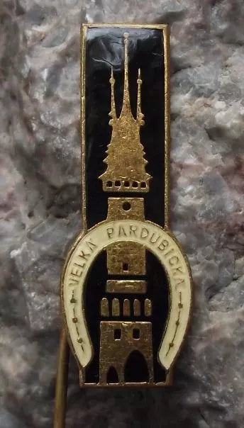 Velka Parbubice Czech Grand National Race Course Horse Shoe Racing Pin Badge - Badgecrazy