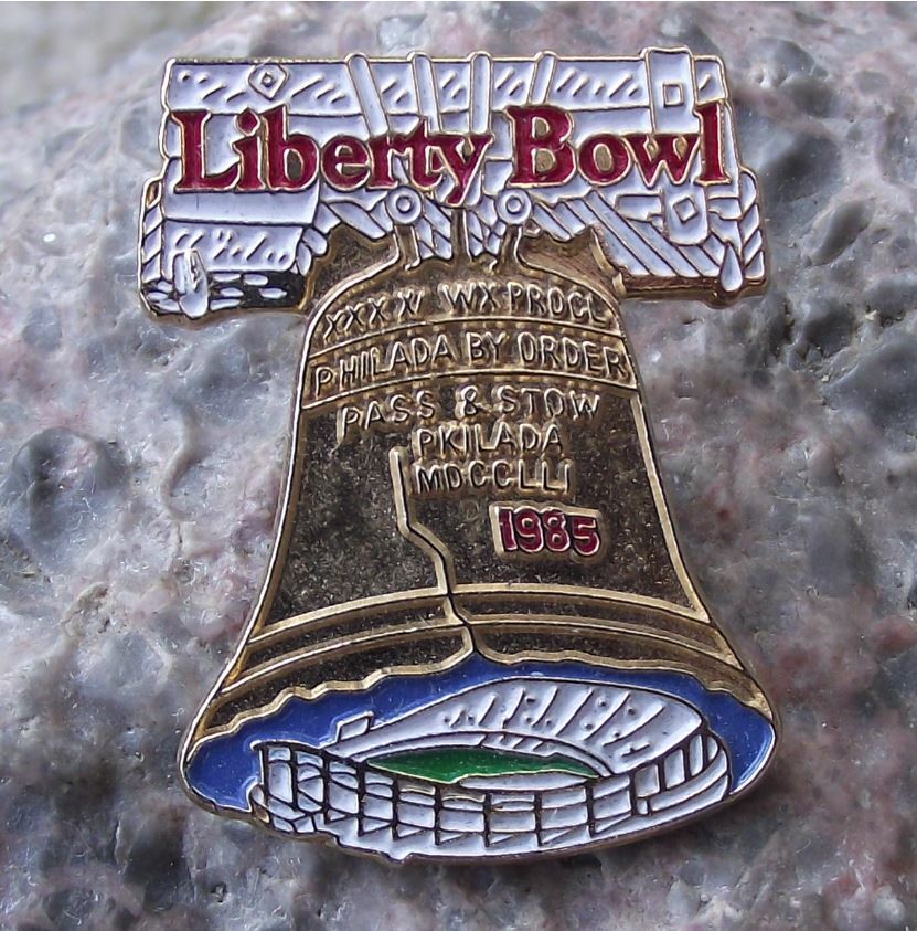 1985 Liberty Bowl Festival Memphis Tennessee College American Football Pin Badge - Badgecrazy
