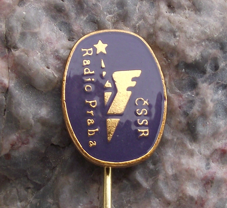 Radio Prague Praha Czechoslovakia CSSR Broadcasting Tower Mast Oval Pin Badge - Badgecrazy