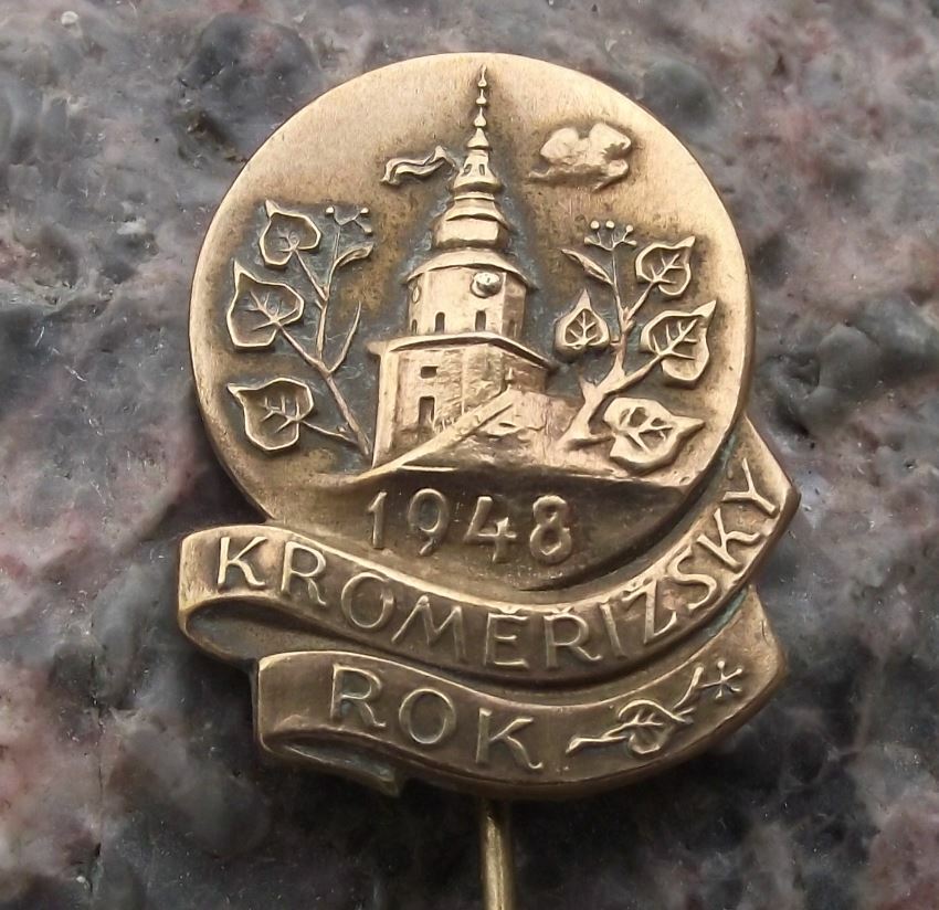 1948 UNESCO Kromeriz Baroque Castle Czechoslovakia Palace Czech Pin Badge