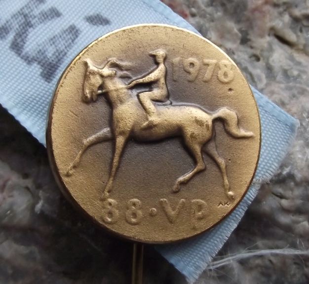 1978 State Race Course Horse Racing Parbubice Steeple Chase Pin Badge & Ribbon - Badgecrazy
