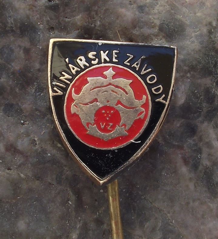 Antique VZ Wine Region Czech Producers Vineyard Vinarske Zavody Shield Pin Badge - Badgecrazy