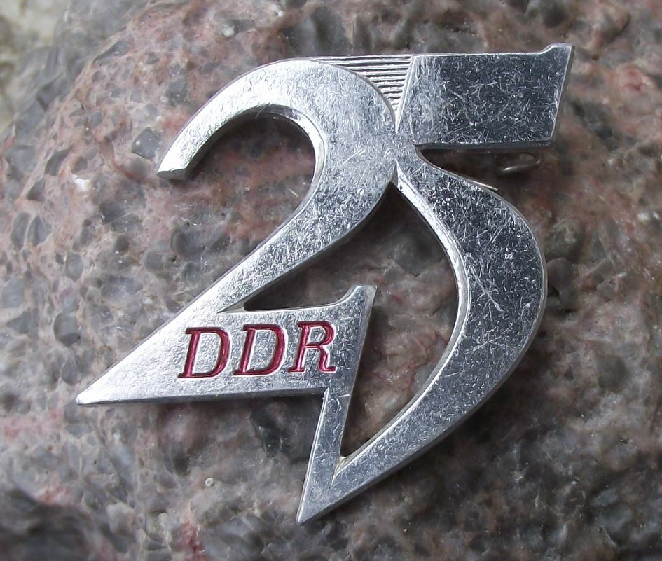 1974 Large East Germany DDR GDR 25th Number 25 German Anniversary Pin Badge - Badgecrazy
