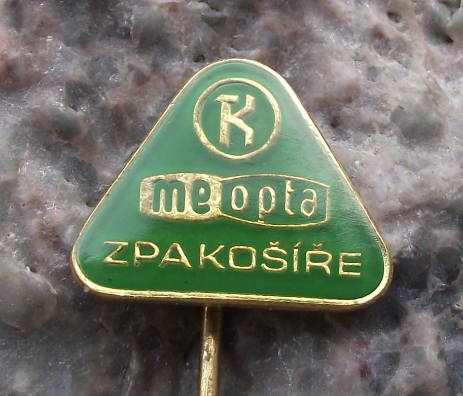 Meopta Camera Viewmaster Firm Zpakosire Factory Advertising Triangle Pin Badge - Badgecrazy