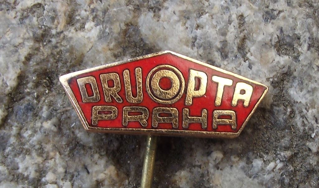 Antique Druopta Vega Corina Efekta Camera Maker Czechoslovakia Pin Badge - Badgecrazy