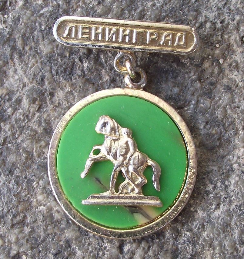 Leningrad Admiralty Spire & Peter the Great Bronze Horse Statue Medal Pin Badge - Badgecrazy