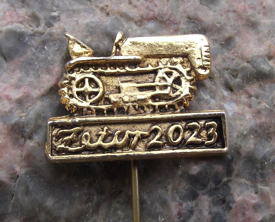 Antique Zetor 2023 Agricultural Czech Farming Farm Tracked Tractor Pin Badge - Badgecrazy