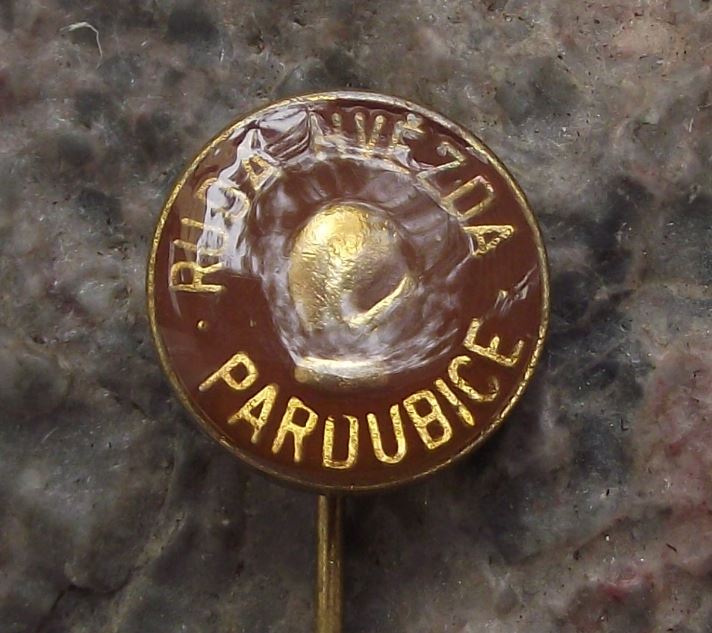 Czechoslovakia Police Boxing Club Red Star Ruda Hvezda Pardubice Glove Pin Badge - Badgecrazy