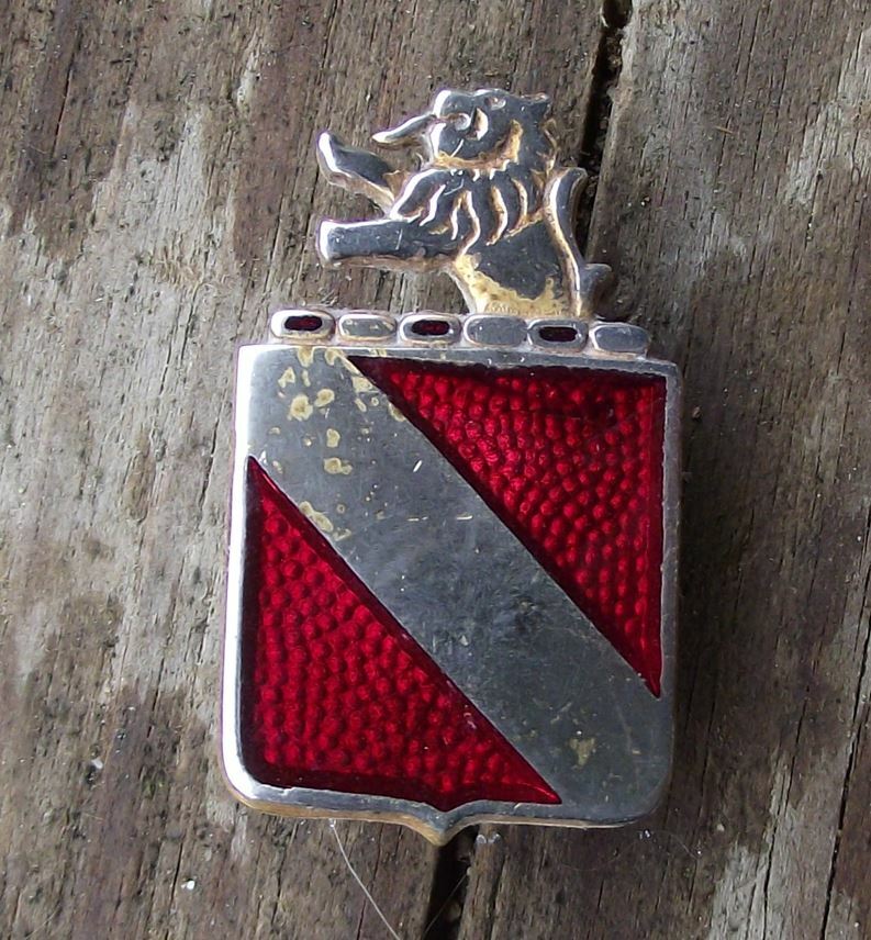 Vintage US Army 35th Field Artillery Regiment Unit Crest Rampant Lion Pin Badge - Badgecrazy