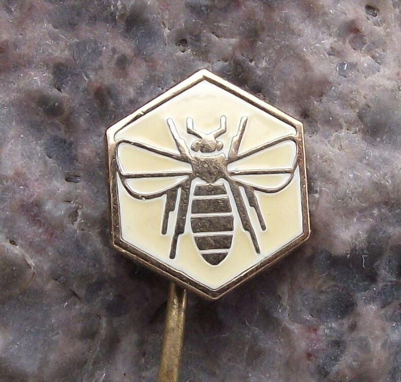 Vintage CSSV CSV Czech Honey Bee Keeping Association Club Apiary Pin Badge - Badgecrazy