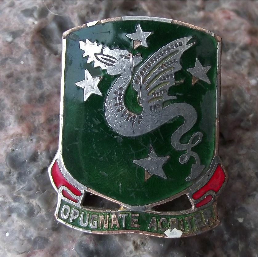 Vintage US Army 76th Tank Artillery Batallion DUI Dragon Clutchback Pin Badge - Badgecrazy