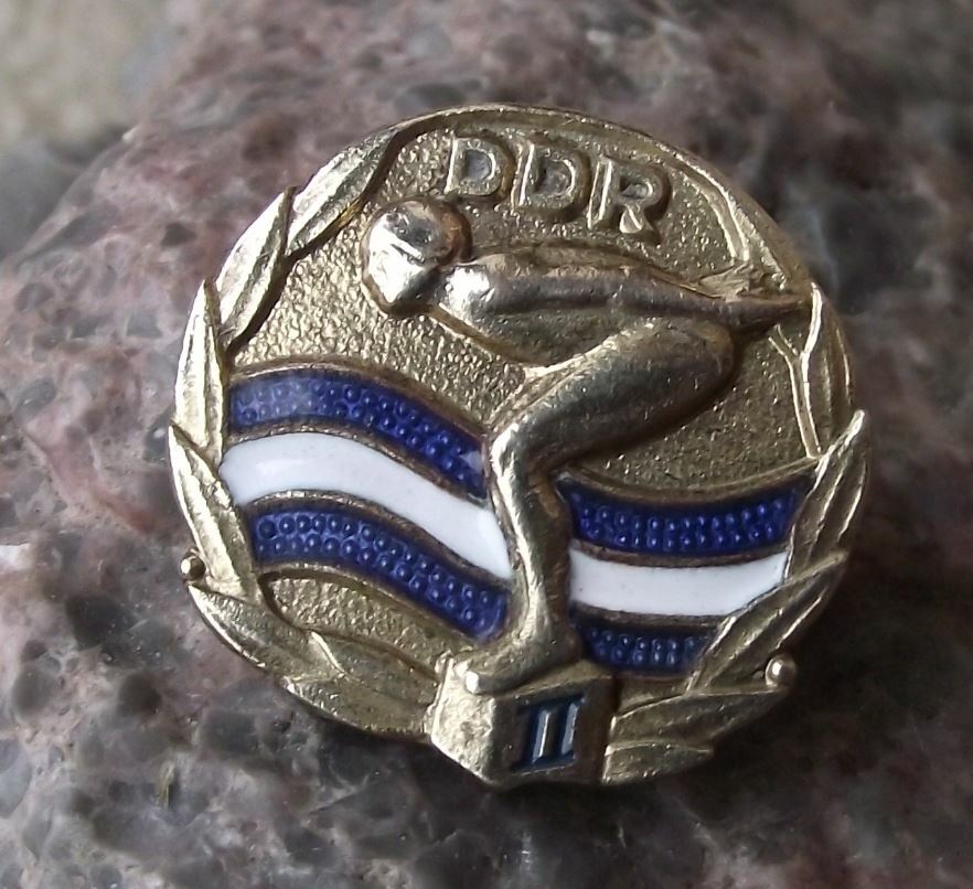 Vintage East Germany DDR GDR Swimming Award Second 2 Class Laurels Pin Badge - Badgecrazy