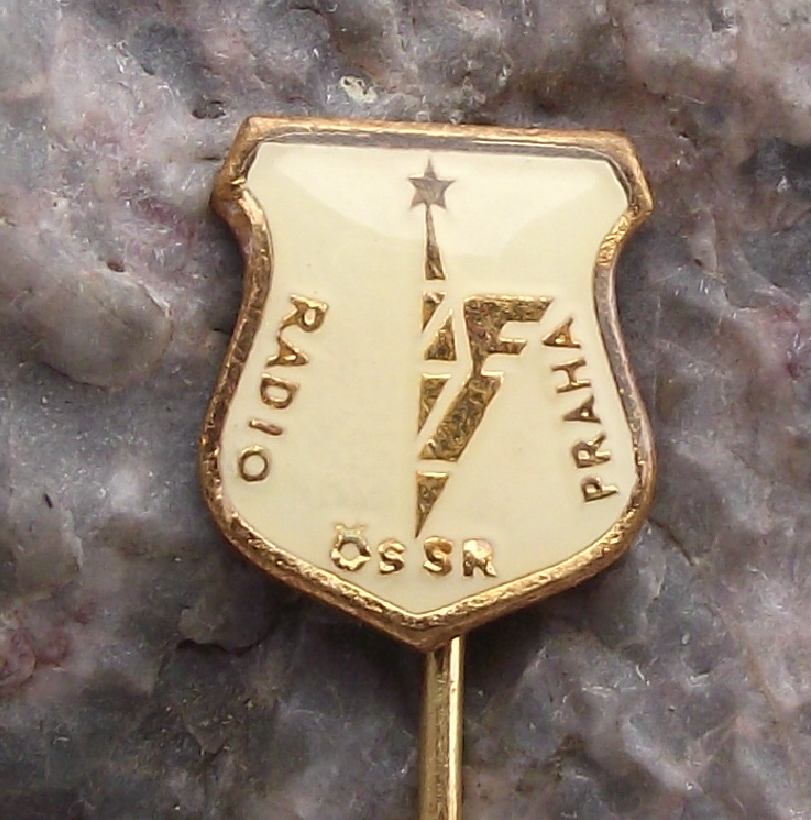 Radio Prague Praha Czechoslovakia CSSR Broadcasting Tower Mast Shield Pin Badge - Badgecrazy