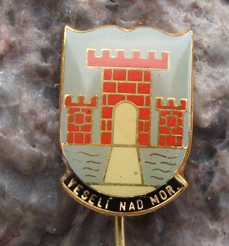 Vintage Veseli nad Moravou Czechoslovakia Heraldic Crest Coat of Arms Pin Badge - Badgecrazy