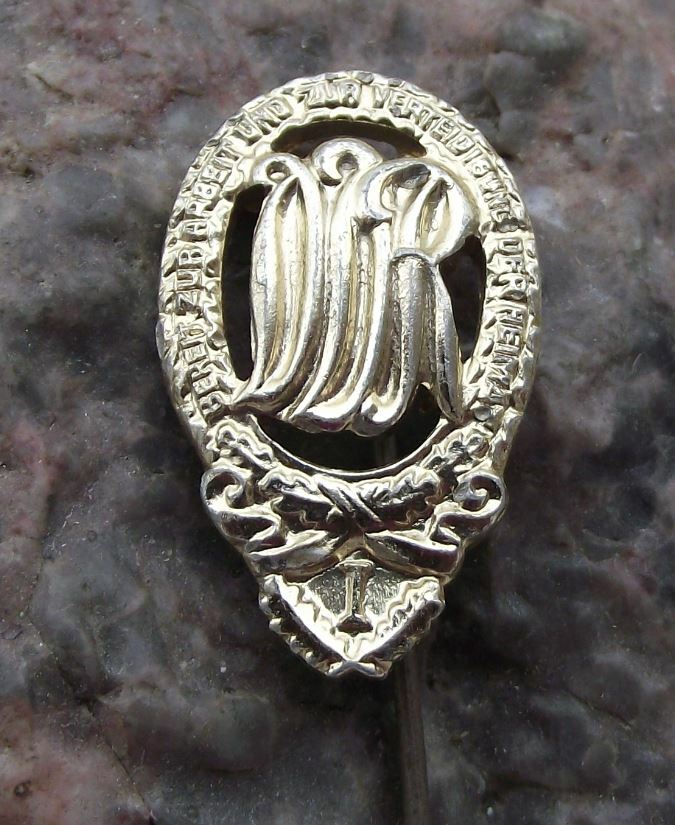 Antique DTSB East German DDR Central Sports Award Grade 1 Slogan Stick Pin Badge - Badgecrazy