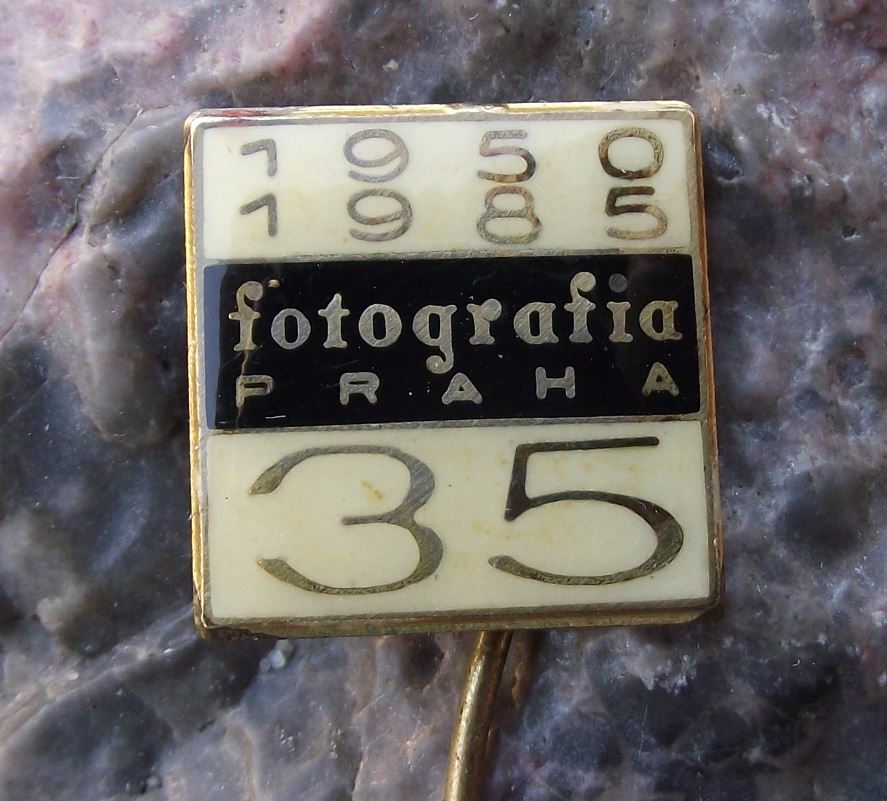 1985 Fotografia Praha Photographic Film Camera 35th Anniversary Pin Badge - Badgecrazy