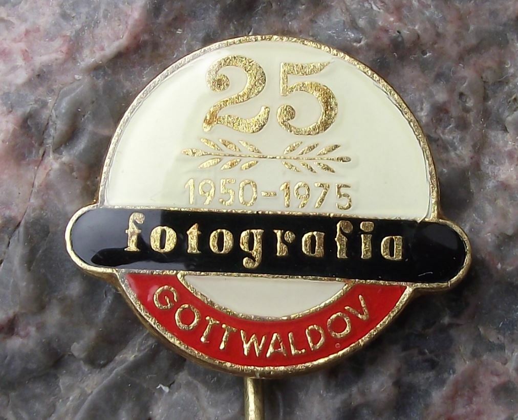 1975 Fotografia Gottwaldov Photographic Film Camera 25th Anniversary Pin Badge - Badgecrazy