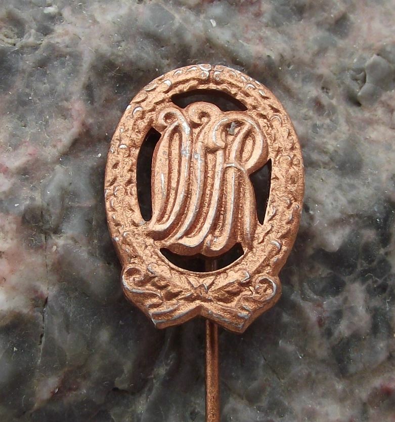 Antique DTSB East German DDR Central Sports Society Award Bronze Stick Pin Badge - Badgecrazy