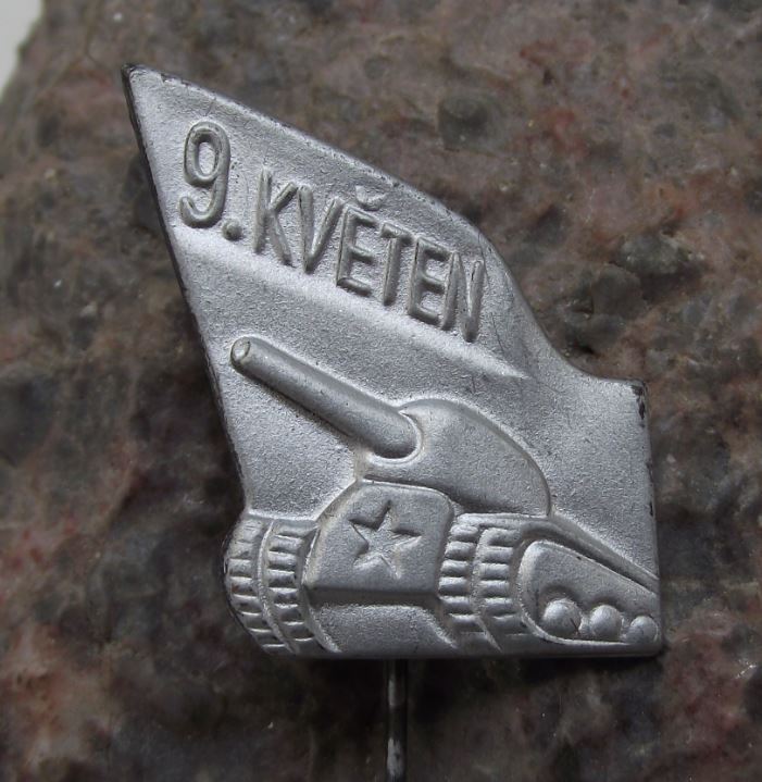 Antique 1950's Czechoslovakia Liberation T34 T-34 Soviet Russian Tank Pin Badge - Badgecrazy