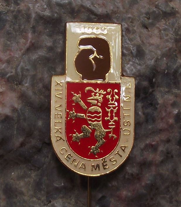 1983 Czechoslovakia Boxing Title Fight Usti nad Labem Glove Lion Pin Badge - Badgecrazy