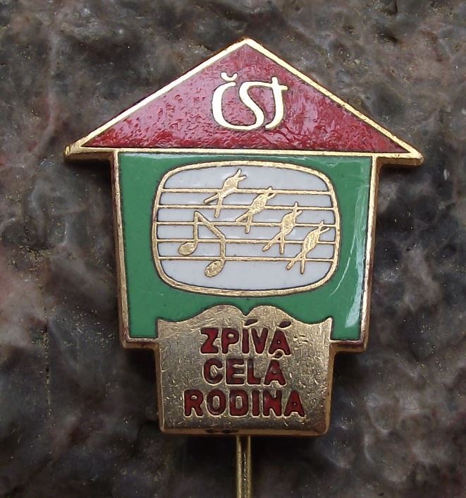 CST Czech State Television Broadcasting Zpiva Cela Rodina Singing Pin Badge - Badgecrazy