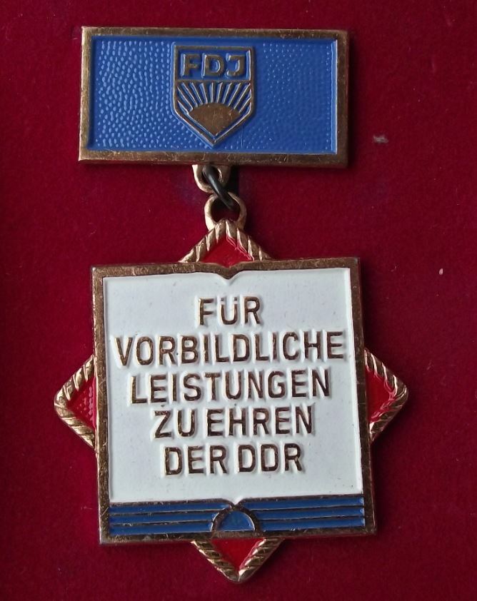 Vintage FDJ Excellent Performance For DDR East Germany Medal Award Pin Badge - Badgecrazy