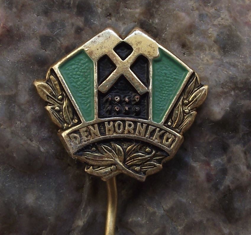 1959 National Miners Day Crossed Hammers Den Horniku Coal Mine Mining Pin Badge - Badgecrazy