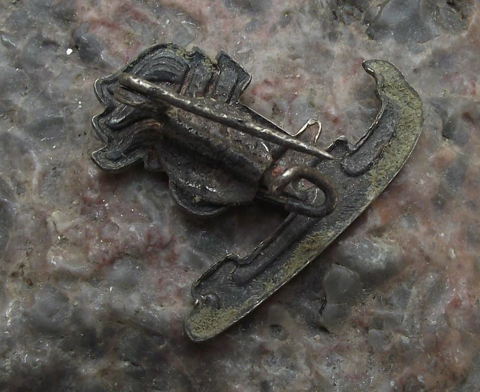 Thalmann Pioneer Organisation Youth Winter Ice Skating Skates Award Pin Badge - Badgecrazy