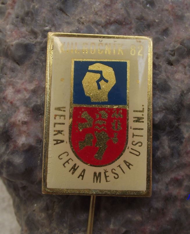 1982 Czechoslovakia Boxing Title Fight Usti nad Labem Glove Lion Pin Badge - Badgecrazy